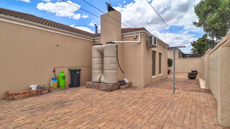 3 Bedroom Property for Sale in Uitzicht Western Cape